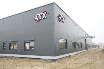 KW 10 | Façade logo was installed