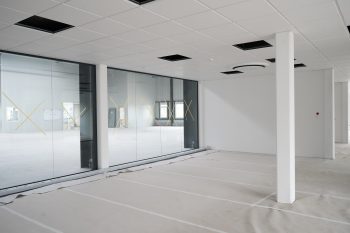 KW 16 | Installation of the glass walls